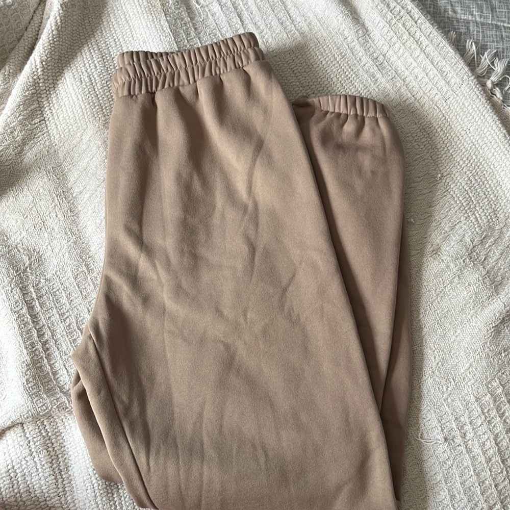 Brown elastic band sweatpants